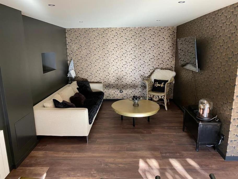 Ferme De Chenezeau - 15 Personnes , 7 Chambres جوراردُميه المظهر الخارجي الصورة